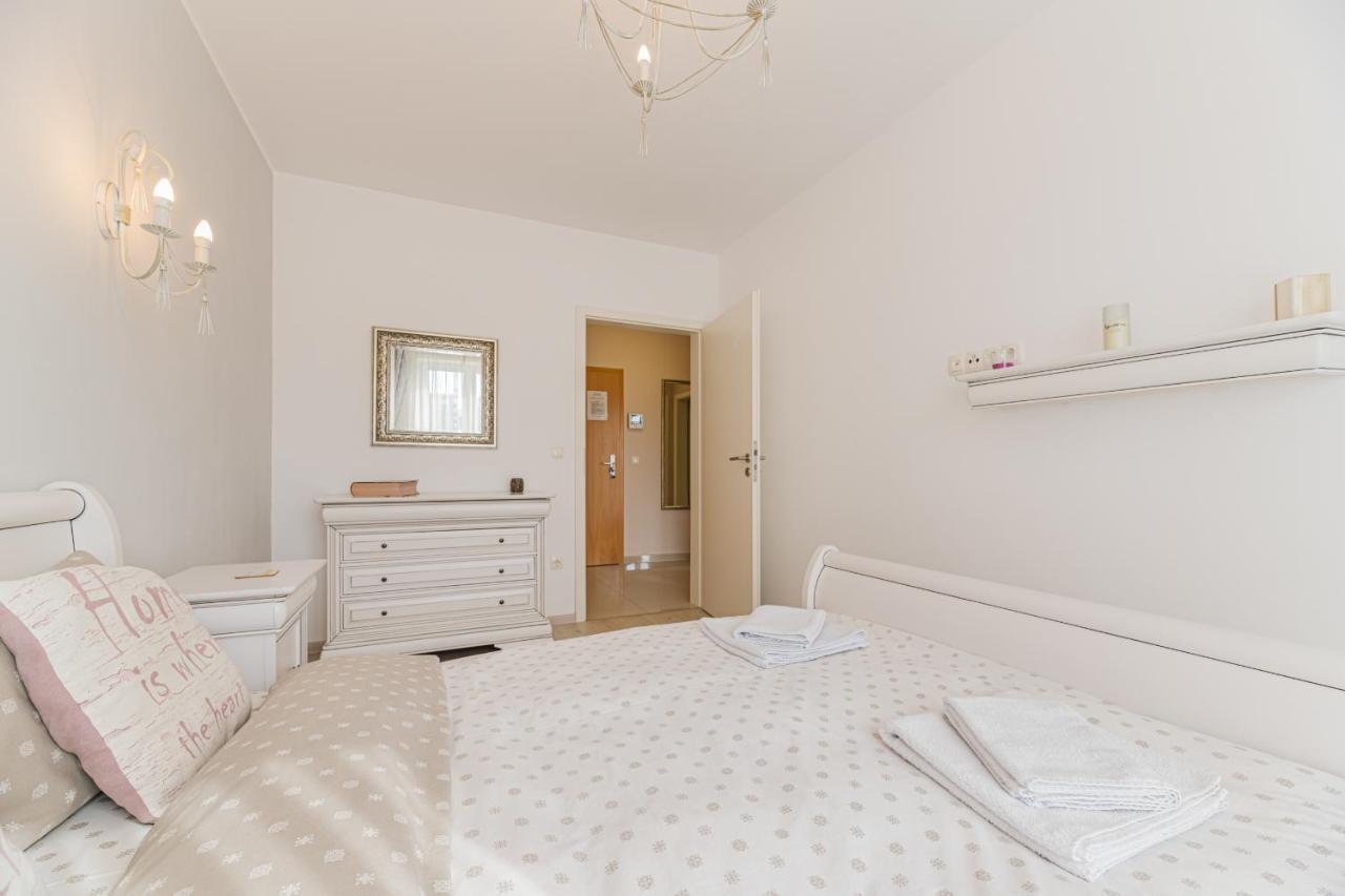 Апартаменты Apartament Belles Roses Брашов Экстерьер фото